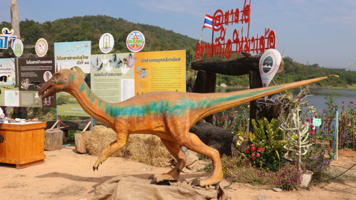 A replica of Vayuraptor nongbualamphuensis.