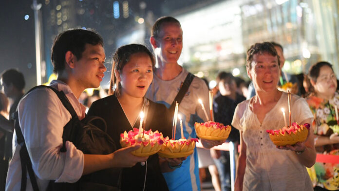Locals and expats gathered at Iconsiam to celebrate Loy Krathong festival on Nov. 22, 2018.