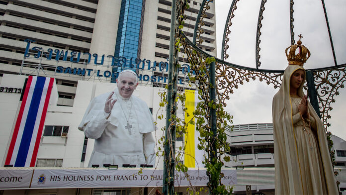A billboard of Pope Francis marking his visit to Thailand is displayed at Saint Louis hospital in Bangkok. Photo: Gemunu Amarasinghe / AP