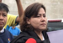 Police Arrest Mae Manee’s Mom As Scam Balloons to Billions in Damages Wantanee “Mae Manee” or “Dear” Tippaveth’s mother, Thawalrat Tippaveth moments before she faints while being arrested on Nov. 7, 2019.