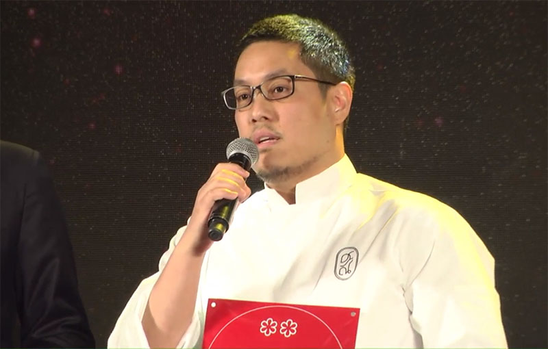 Supaksorn Jongsiri receives his two Michelin stars on Nov. 12, 2019. Photo: Michelin Guide / Facebook