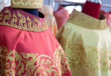 Pope Francis to Wear Thai Silk Robes with ‘Kanok’ Patterns (Photos) Embroidered robes prepared for Pope Francis’ visit to Thailand in November 2019.