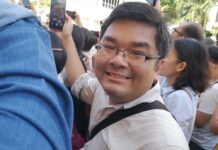Non-Catholics Join Crowd to See Pope at Bangkok Temple