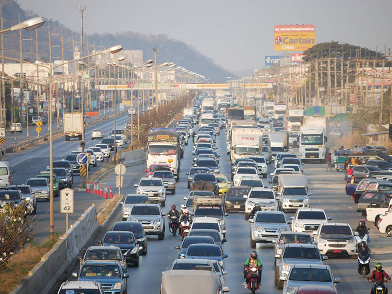 Cars entering Nakhon Ratchasima via Mitraphap Road on Dec. 28, 2019. 