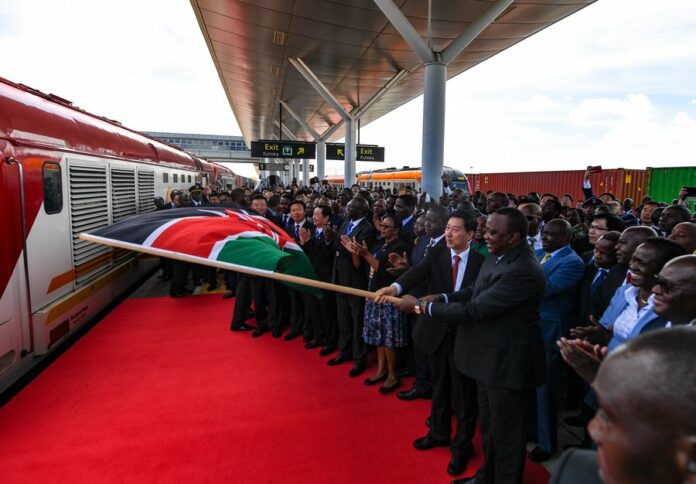 Kenyan President Uhuru Kenyatta and Chinese State Councilor Wang Yong, also the special envoy of Chinese President Xi Jinping, attended the launch ceremony for the Nairobi-Naivasha Standard Gauge Railway cargo service in Nairobi, Kenya, on Dec. 17, 2019. (Xinhua/Li Yan)