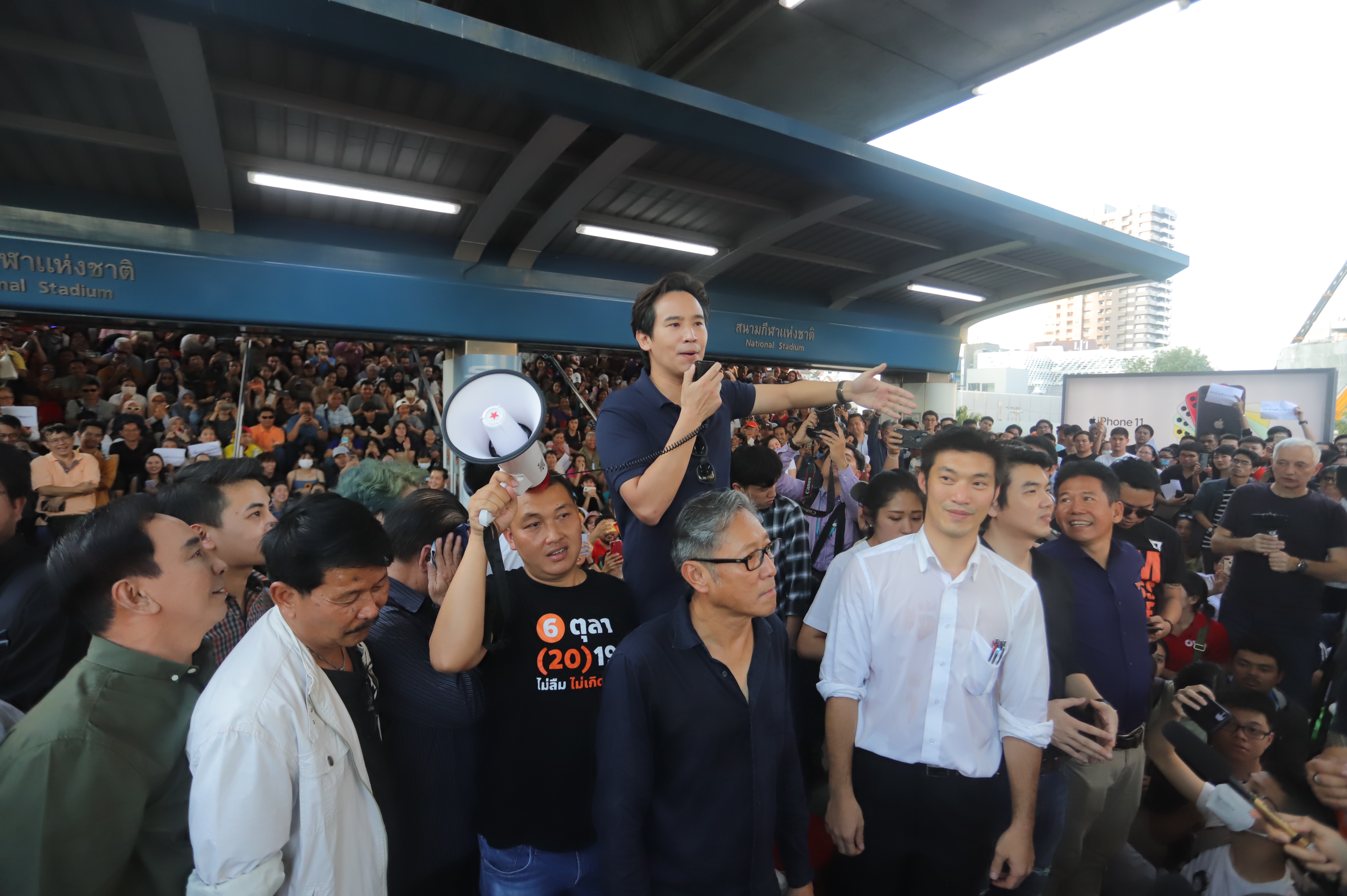 Pita Limjaroenrat, center, speaking to protesters.