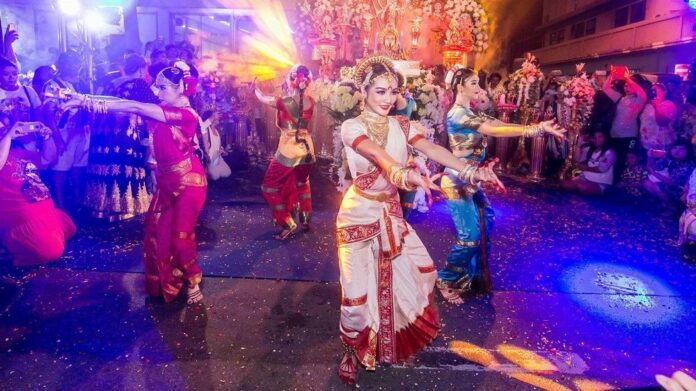 Dancers perform in Hindu festival Navaratri in Bangkok's Silom district on Oct. 22, 2018. Dancers perform in Hindu festival Navaratri in Bangkok's Silom district on Oct. 22, 2018.