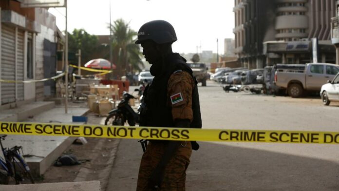 A soldier stand guards outside the Splendid Hotel in Ouagadougou, Burkina Faso, Saturday, January 16, 2016 (File Photo). Photo: Sunday Alamba / AP