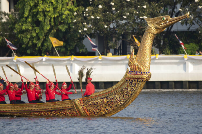 Oarsmen paddle their boat during the rehearsal for the Royal Barge Precession on the Chao Phraya River Bangkok, Thailand, Wednesday, Dec. 4, 2019. The Royal Barge Procession event is part of the coronation of Thailand's King Maha Vajiralongkorn and will be held on Dec. 12. Photo: Sakchai Lalit / AP