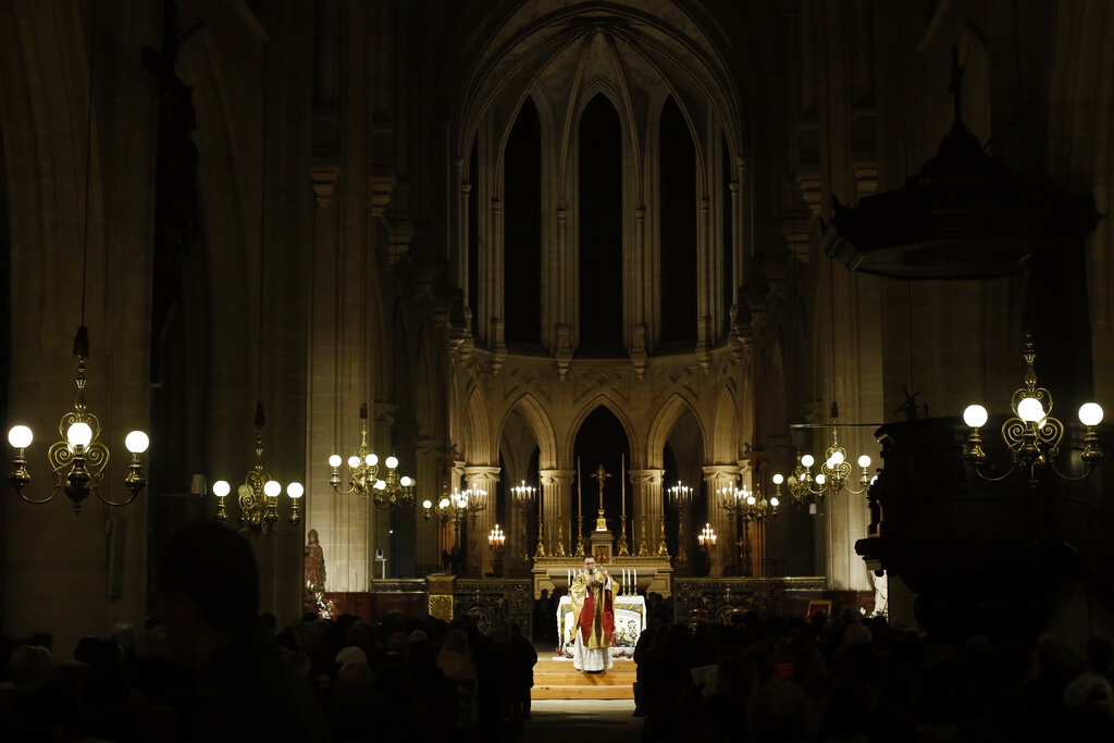 Priest Jean-Philippe Fabre celebrates the christmas mass, in Saint-Germain l'Auxerrois church, in Paris, Tuesday, Dec. 24, 2019. Notre Dame Cathedral is unable to host Christmas services for the first time since the French Revolution, because the Paris landmark was too deeply damaged by this year's fire. Photo: Thibault Camus / AP