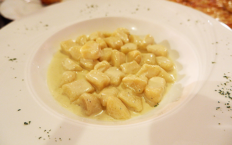 Gnocchi Quattro Formaggi (340 baht).