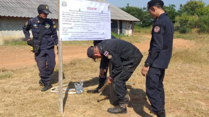 Forest officials put up sign announcing the confiscation of a 46-rai (7.36 hectare) portion of the farm on Nov. 5, 2019.