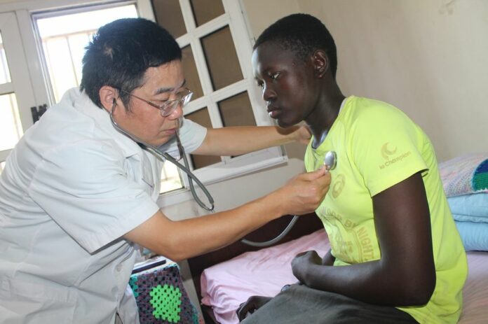 A Chinese doctor attends to a patient at a Juba-based orphanage for vulnerable children in Juba, capital of South Sudan, Dec 21, 2019. (Xinhua/Gale Julius)