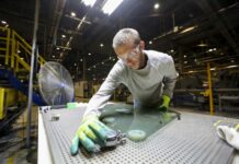 Chinese Company Introduces Free Lunch for US Workers