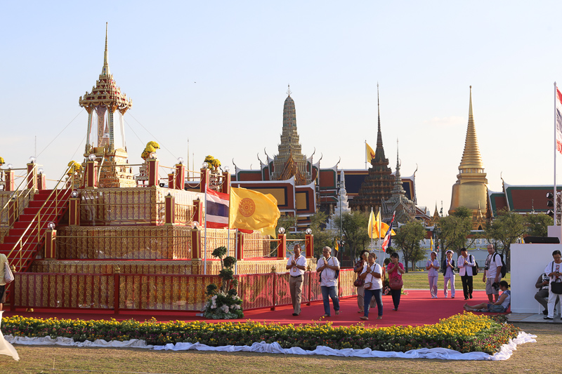 Devotees walk around Buddha relics to make merit Jan. 1, 2020 at Sanam Luang.