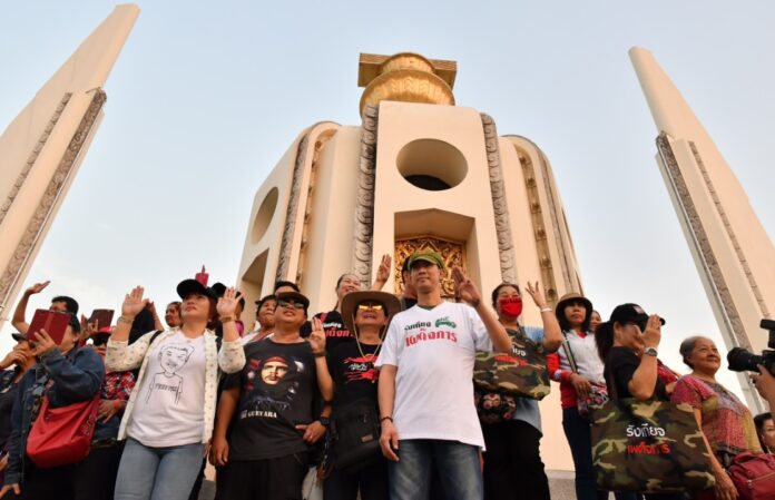 Anti-junta protest at Democracy Monument on Ratchadamnoen Avenue on Dec. 10, 2017.