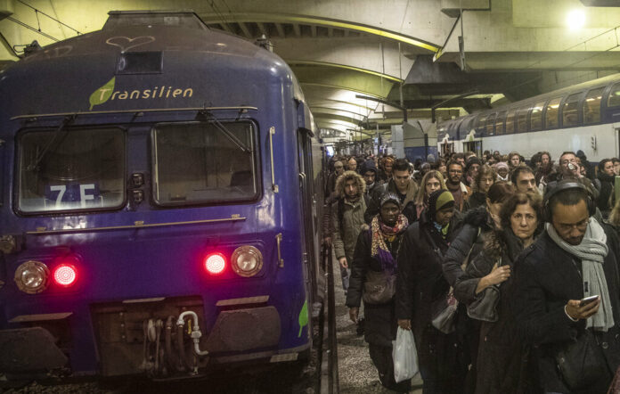 Commuters arrive at at Gare Montparnasse train station during the 29th day of transport strikes in Paris, Thursday, Jan. 2, 2020. The start of 2020 was the second New Year celebration in a row where Macron has faced social upheaval. Photo: Michel Euler / AP