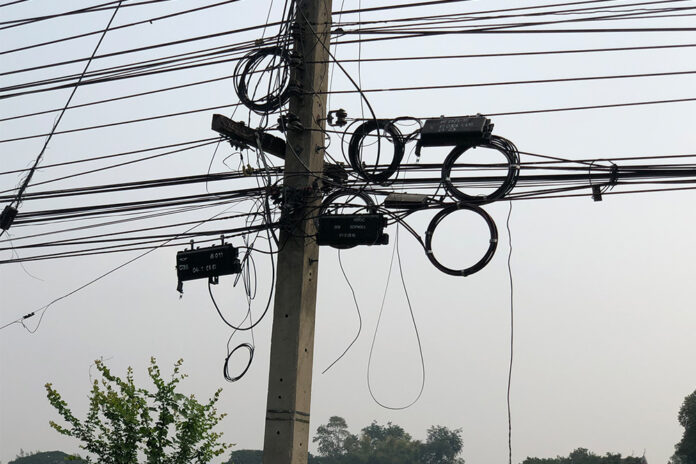 Loose telephone wires at the scene where two tourists were swept off their motorcycle in Kanchanaburi City on Jan. 19, 2020.