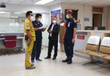 Inquiry Into Hungarian Who Died at Airport Jail Still Ongoing Officials prepare to examine the body of Balog Laszlo at Suvarnabhumi Airport Police Station on Jan. 26, 2020.