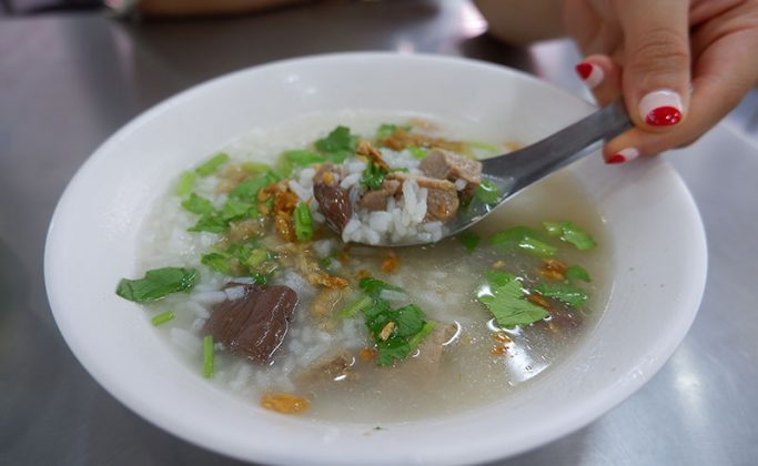 Duck porridge (40 baht).