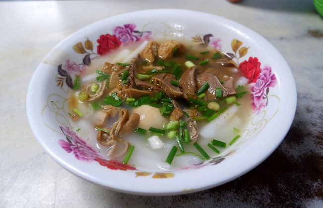 A bowl of guay jap (50 baht).