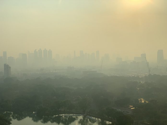 Smog over Bangkok on Jan. 10, 2019. Photo: Gusgust1993 / Twitter Smog over Bangkok on Jan. 10, 2019. Photo: Gusgust1993 / Twitter