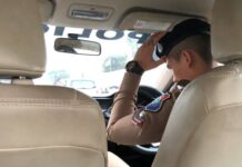 Cops Dispute Woman’s Claim of Being Fined for Taking Tinder Date on Temple Trip A photo of a tourist policeman taken during the arrest. Photo: callmepyper / Twitter