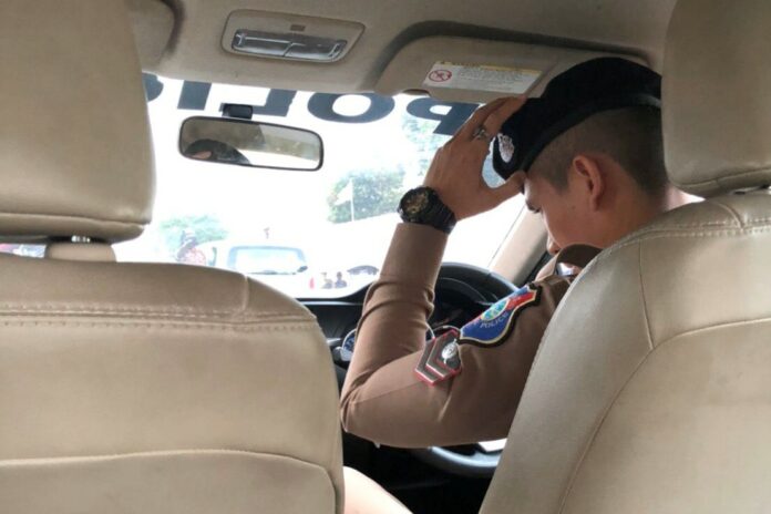 A photo of a tourist policeman taken during the arrest. Photo: callmepyper / Twitter A photo of a tourist policeman taken during the arrest. Photo: callmepyper / Twitter