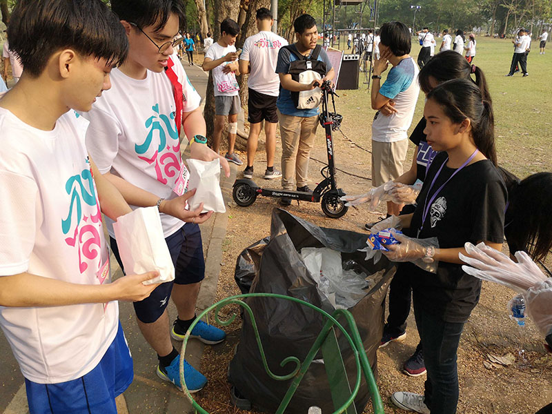 “Run Against Dictatorship” organizers sort trash at their rally Jan. 12, 2020.