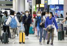 Gov’t Says Evac of Thais in Wuhan Begins Saturday Morning A file photo of passengers at Don Mueang International Airport wearing face masks to protect themselves from the outbreak of coronavirus.