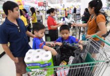 Opinion: Banning Single-Use Plastic Bags Just the Tip of a Trash Iceberg