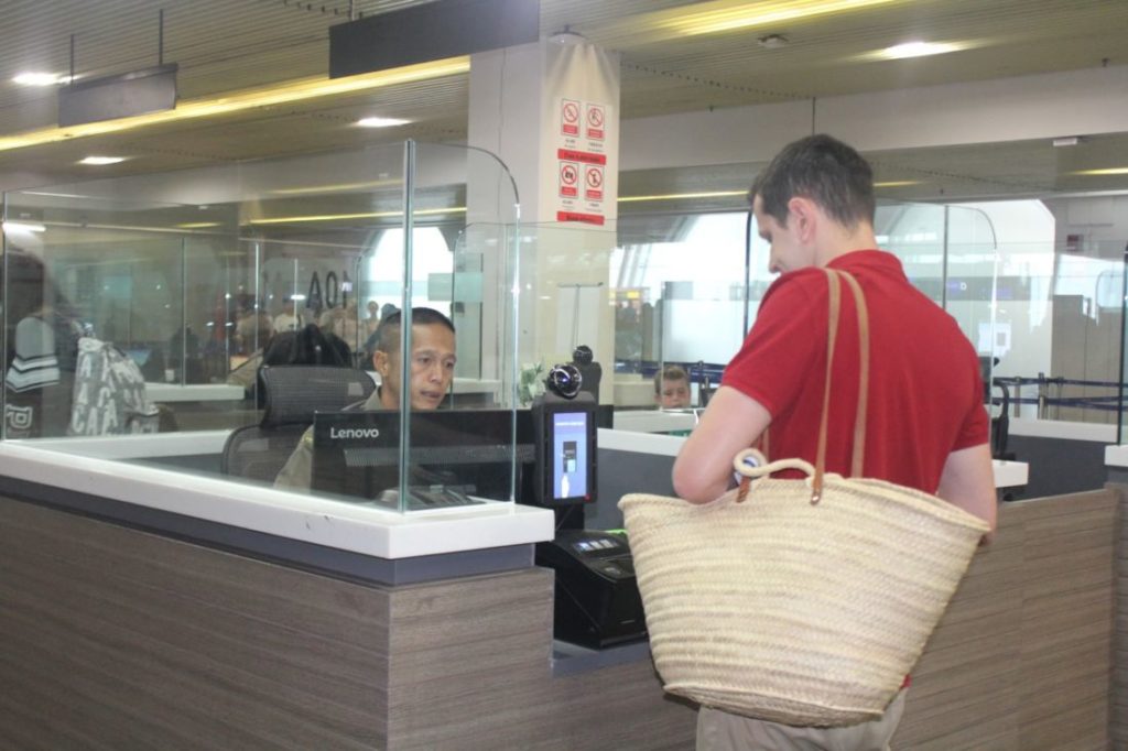 A foreigner scans his fingers at Phuket Airport's immigration checkpoint on May 9, 2019.