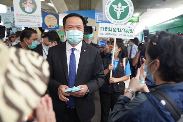 Health minister Anutin Charnvirakul hands out face masks to commuters at BTS Siam on Feb. 7, 2020.