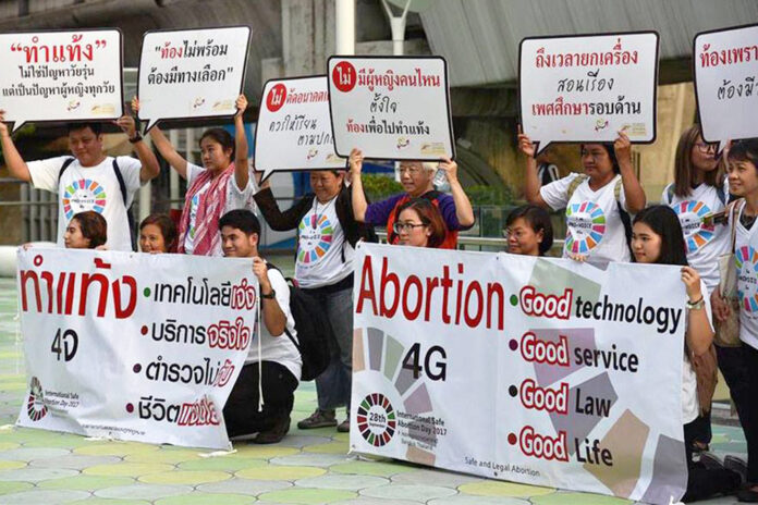 Activists stage a rally to call for abortion rights in Bangkok on Sep. 29, 2017. Photo: Kritaya Archavanitkul / Facebook