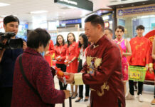No Law Stops Shops, Hotels From Discriminating Against Chinese Officials greet a Chinese tourist arriving at Chiang Mai Airport on Jan. 24, 2020.