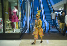 Go on a Gallery-Hopping Date This Valentine’s Day “Uthaipia” photography exhibition. Photo: Chatchai Boonyaprapatsara / Kathmandu Photo Gallery