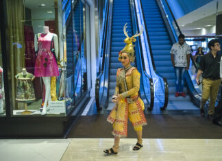 Go on a Gallery-Hopping Date This Valentine’s Day “Uthaipia” photography exhibition. Photo: Chatchai Boonyaprapatsara / Kathmandu Photo Gallery