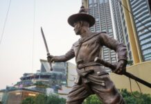 ICONSIAM is presenting a new travel experience and the first of its kind in ASEAN with the Zheng Zhao Junk – the one and the only floating museum on the Chao Phraya River that is the historical route tracking back to the liberation time of Siam – and a chance to pay homage to King Taksin the Great