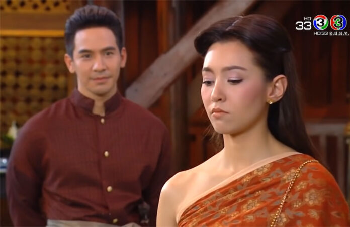Ngon moment: Ranee “Bella” Campen is ngon at Tanawat “Pope” Wattanaputi in the soap opera “Bupphesanniwat” (2018).