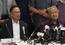 Mahathir Offers Resignation in Malaysian Political Upheaval