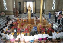 British Author’s ‘Very Bangkok’ Deftly Dissects Thai Capital Beauty pageants pray to the City Pillar Shrine in Bangkok in 2018.