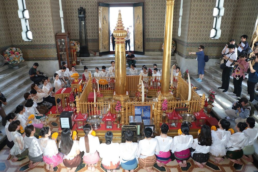 Beauty pageants pray to the City Pillar Shrine in Bangkok in 2018.