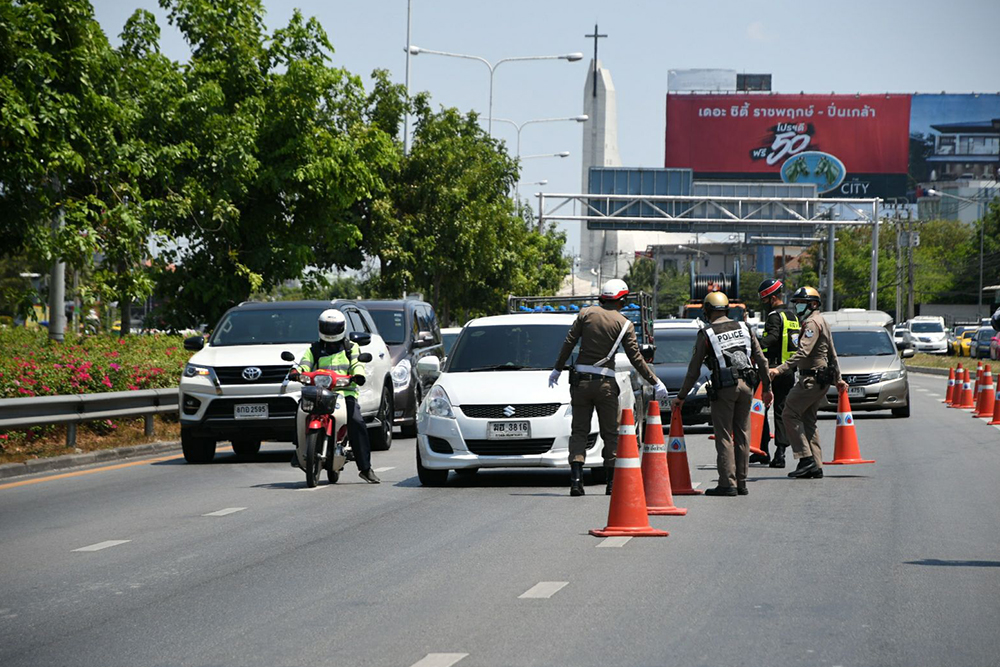 Checkpoint on Ratchaphruek Road.