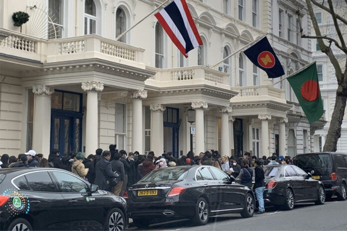 People line up in front of the Royal Thai Embassy in London. Photo: Sirada K Ning / Facebook