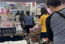 Gov’t Considering Emergency Decree as New 89 Cases Reported Shoppers line up at a supermarket in Bangkok on March 21, 2020.