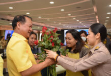 Trade Chief Resigns Over Mask Hoarding Scandals Whichai Phochanakij, left, receives roses from his staffers at the Department of Internal Trade on March 16, 2020.