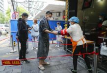 Breakfast Stores in China’s Wuhan Reopen to Residents