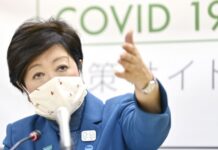 Tokyo Gov. Asks Residents to Grocery Shop Only Every 3 Days