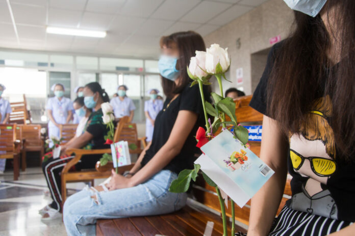 Patients who recovered from coronavirus infections in Maha Sarakham receive roses and farewell cards from medical workers upon their release from hospital on April 7, 2020.