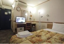 Japan Secures 210,000 Hotel Rooms for COVID-19 Patients